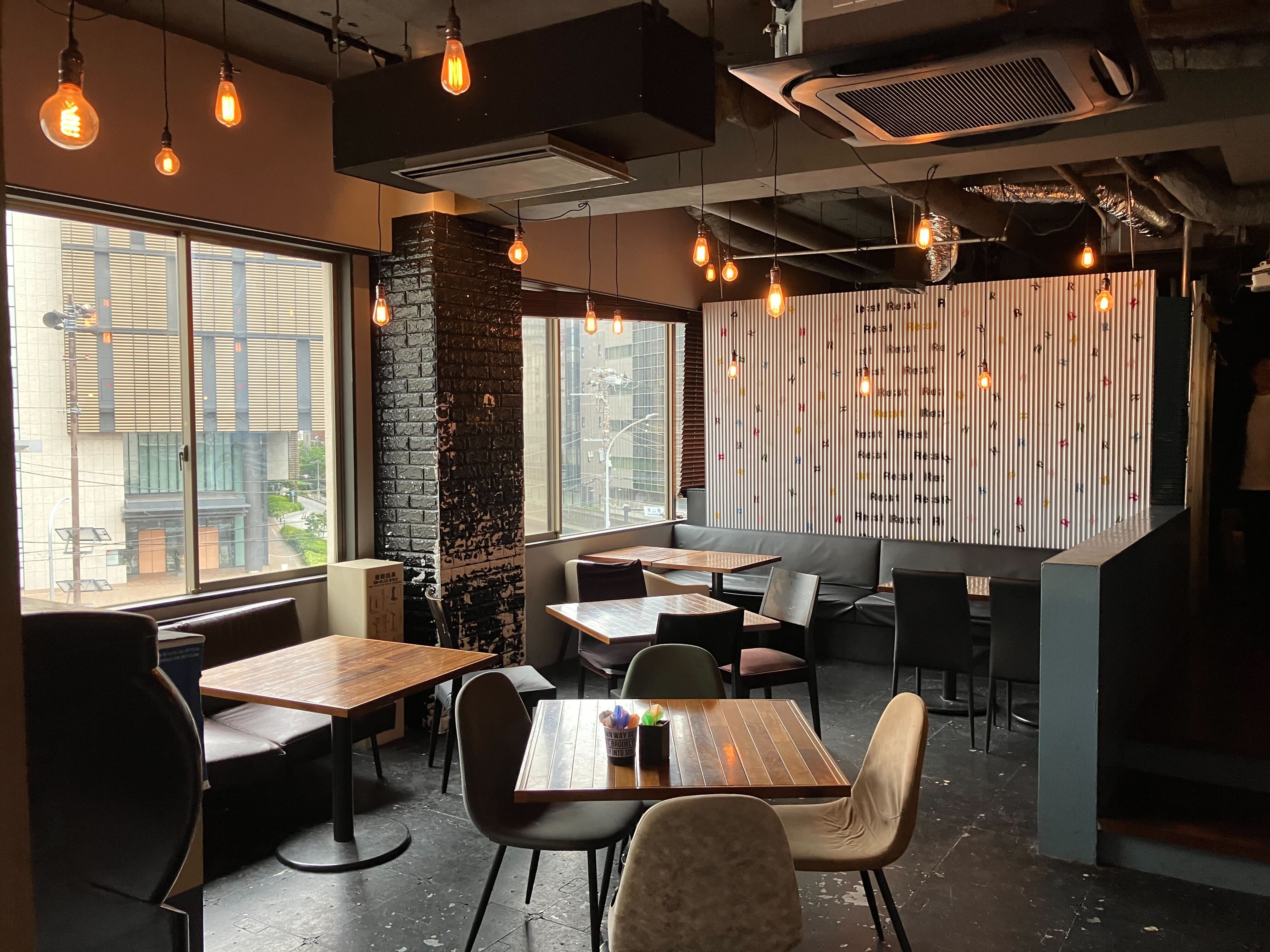 横浜駅東口から徒歩8分のダイニングバー居抜き店舗