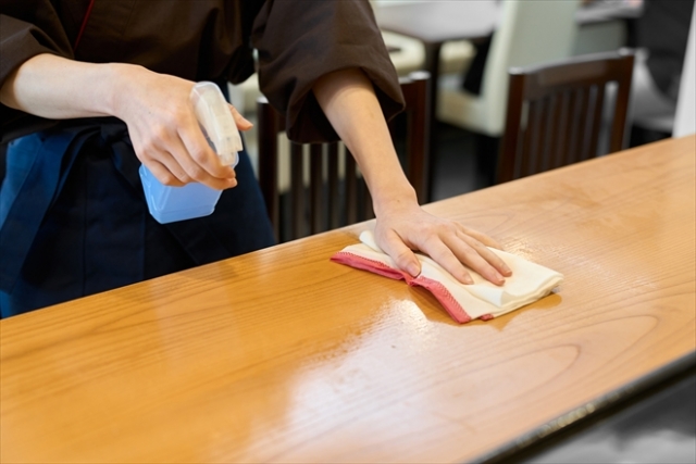 カウンターの拭き掃除