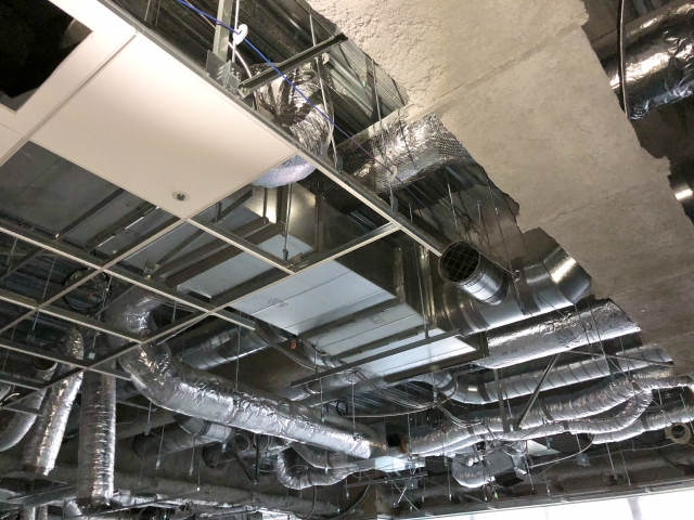 天井に設置されたダクト
