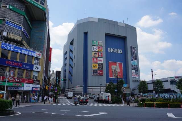高田馬場駅前の様子