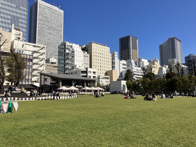 南池袋公園の芝生