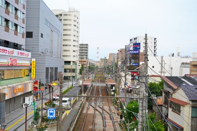 町屋駅前と都電線路の景色