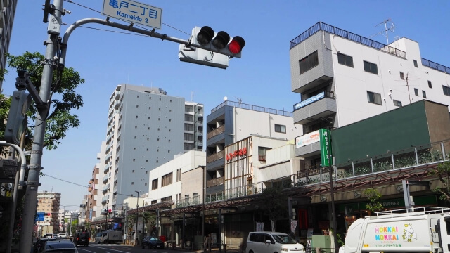 明治通り沿いの商店街