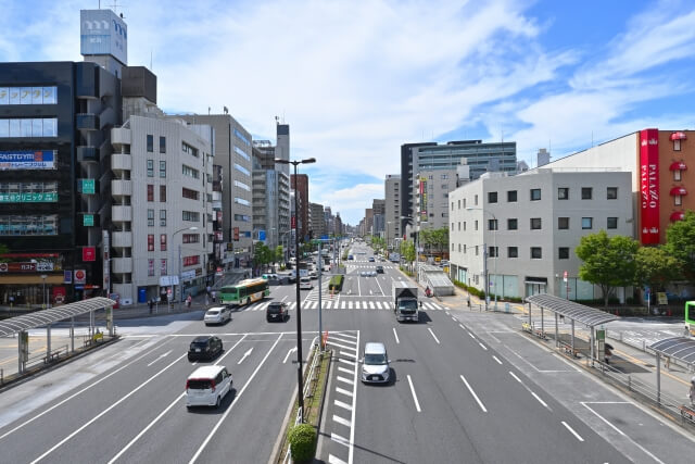 東京メトロ葛西駅前の環七通り