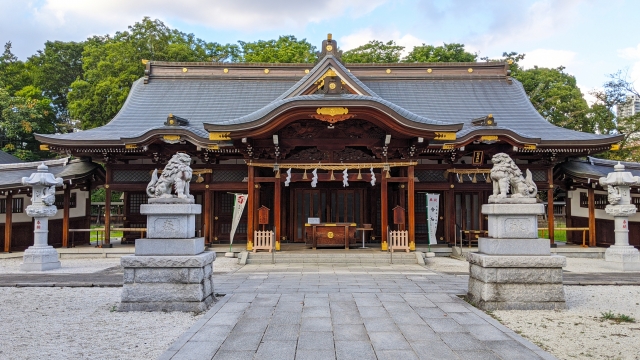 立川諏訪神社の境内