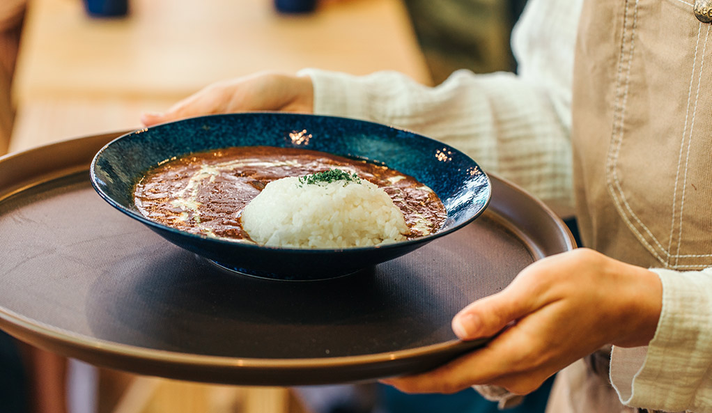 カレー屋を開業する方法丨業態ごとの特徴は?