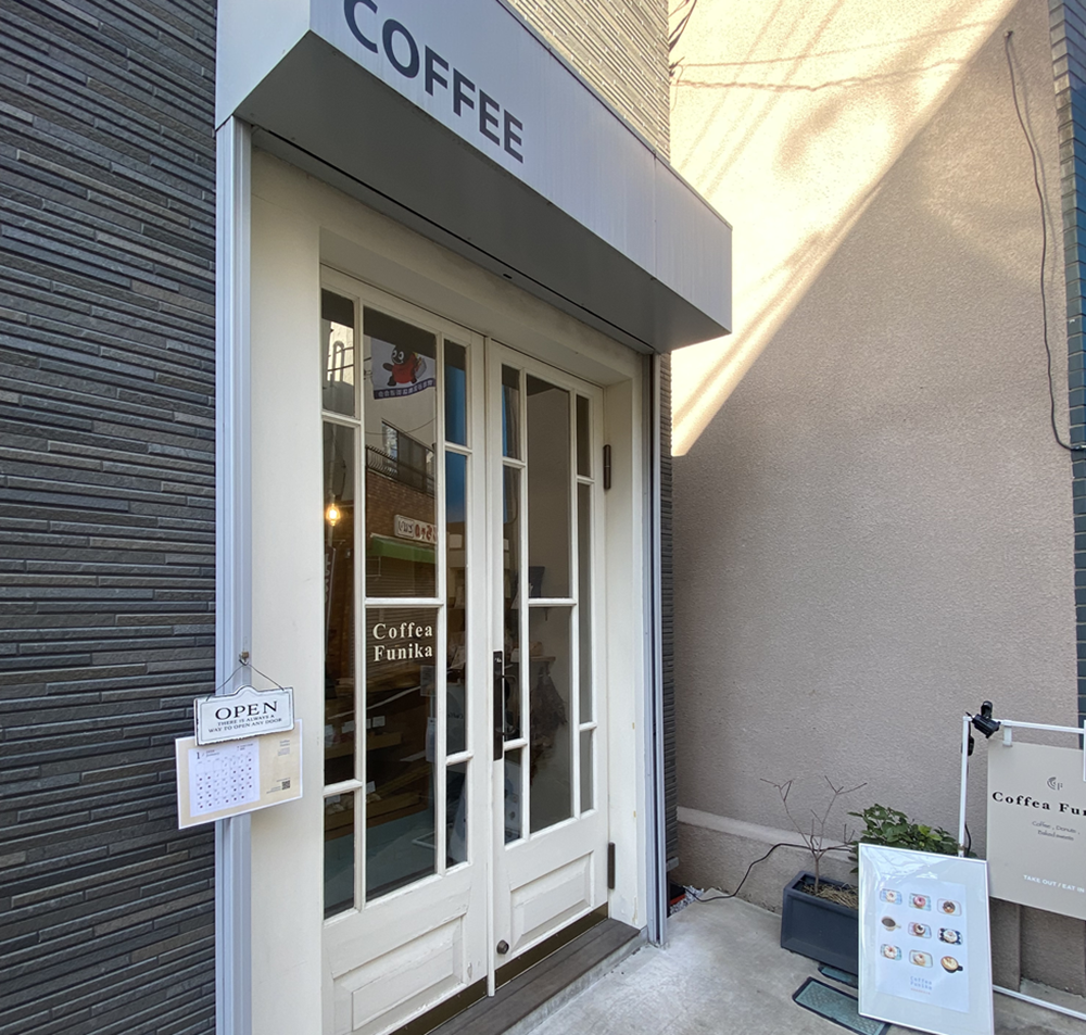 Coffea Funikaの入口