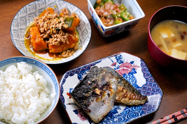 テーブルに並んだ料理
