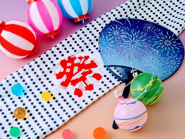 「祭」と書かれたタオル