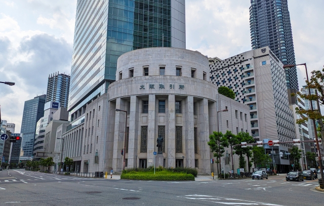 大阪取引所前の土佐堀通