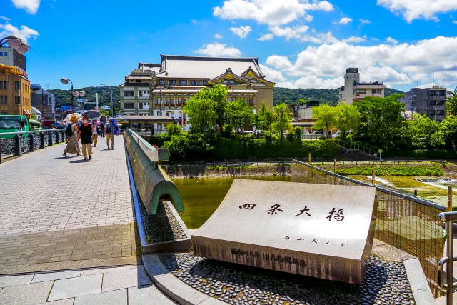 京都の四条大橋