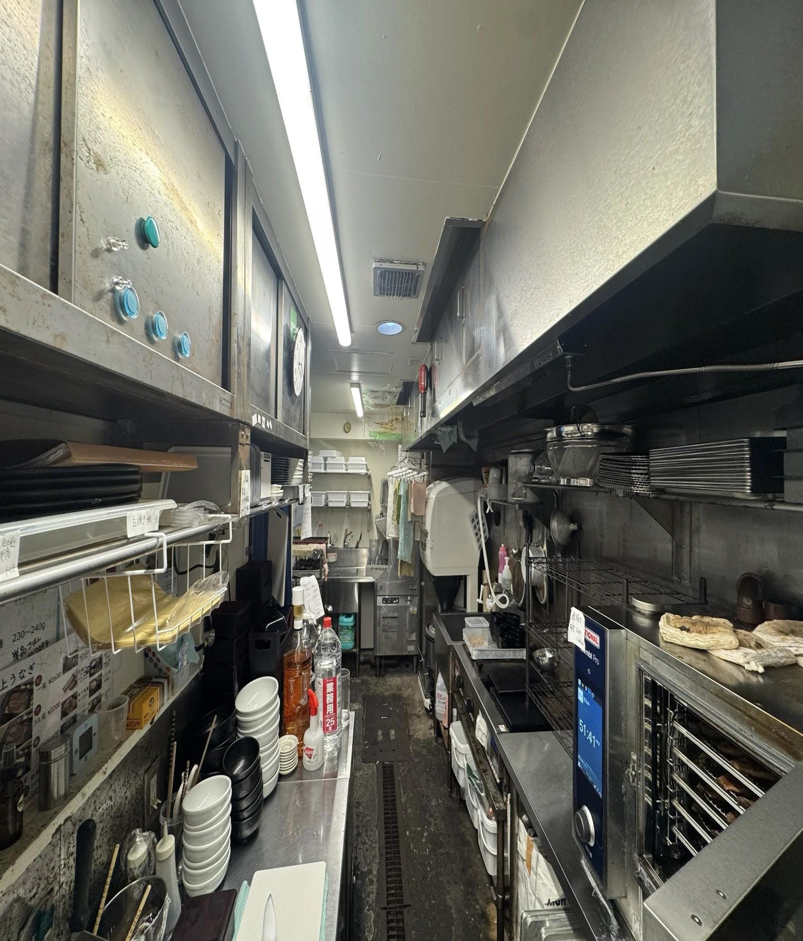 【世田谷区・用賀駅徒歩2分】用賀中町通り沿い角地のうなぎ店居抜き物件／約14.94坪