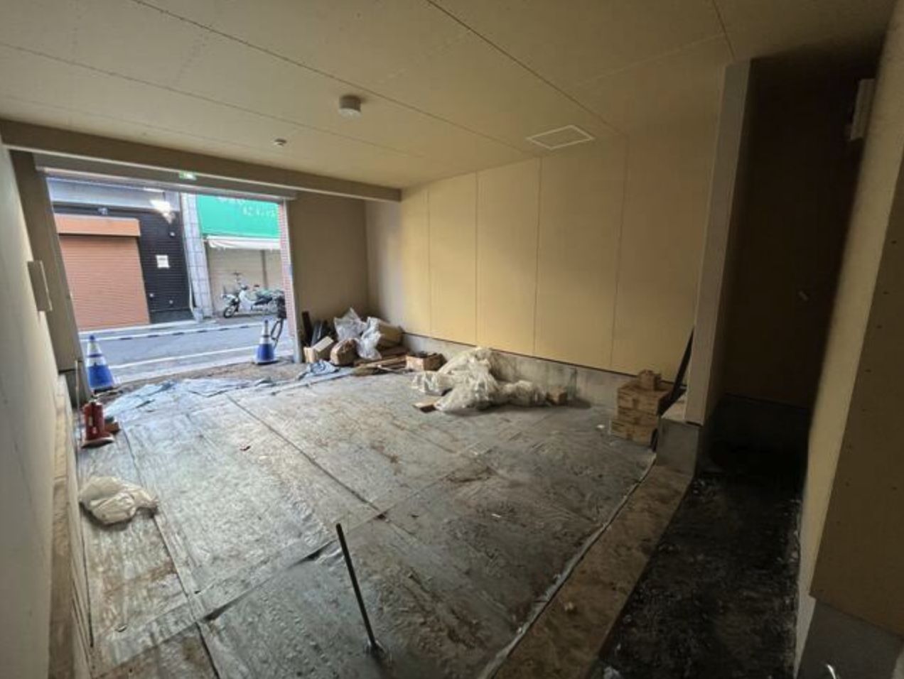 【世田谷区・経堂駅徒歩5分】視認性良好な1階店舗/角部屋/2025年築/飲食相談可能なスケルトン物件/7坪