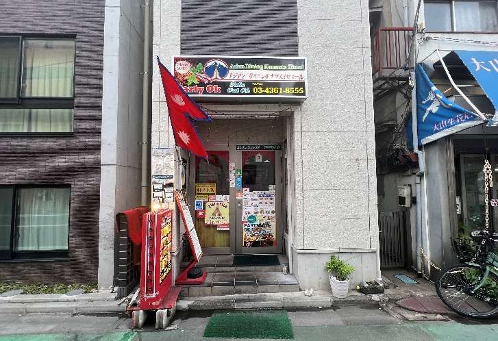 【中野区・新井薬師前徒歩3分】駅からの主導線にあるインドカレー店居抜き物件／約9.93坪
