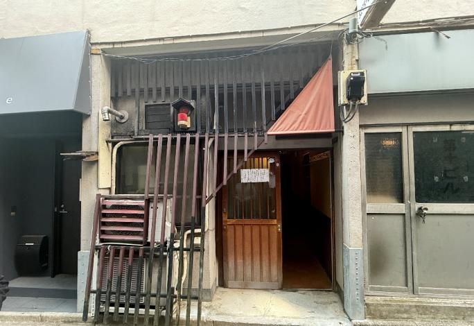 【千代田区 神保町 居抜き】駅徒歩4分/1階6坪・賃料22万円/神保町交差点至近の飲食店居抜き店舗（小規模開業・一人営業向け）