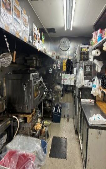 【台東区・秋葉原駅徒歩8分】蔵前橋通り沿いの2階ハンバーガー屋居抜き物件／約11.9坪