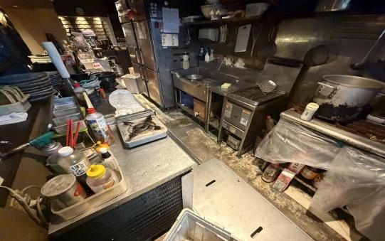 【四日市市・近鉄四日市駅徒歩4分】諏訪栄町の1階路面居酒屋居抜き物件／業態制限なし・約30.71坪