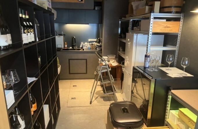 【大田区・梅屋敷】商店街沿い1階路面／生活動線で“毎日売上が立つ”小箱ダイニング・バル居抜き（約10坪）