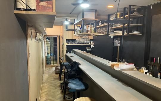 【大田区・梅屋敷駅徒歩4分】梅屋敷通り沿いの1階小箱ワインバー居抜き物件／約6.59坪