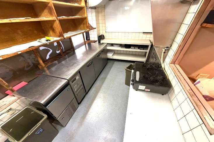 【大阪市中央区・本町駅徒歩2分】約9.32坪の小箱焼肉店居抜き物件／2階店舗