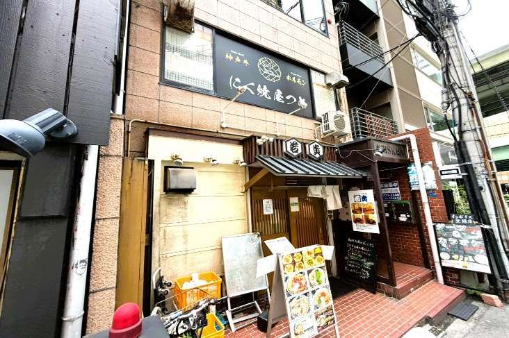 【大阪市中央区・本町駅徒歩2分】約9.32坪の小箱焼肉店居抜き物件／2階店舗