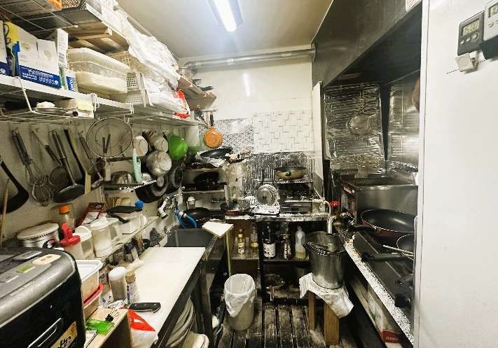 【大阪市住吉区・あびこ駅徒歩6分】小規模な飲食店が密集するエリアに位置する、1階路面の居酒屋居抜き物件／約11.4坪