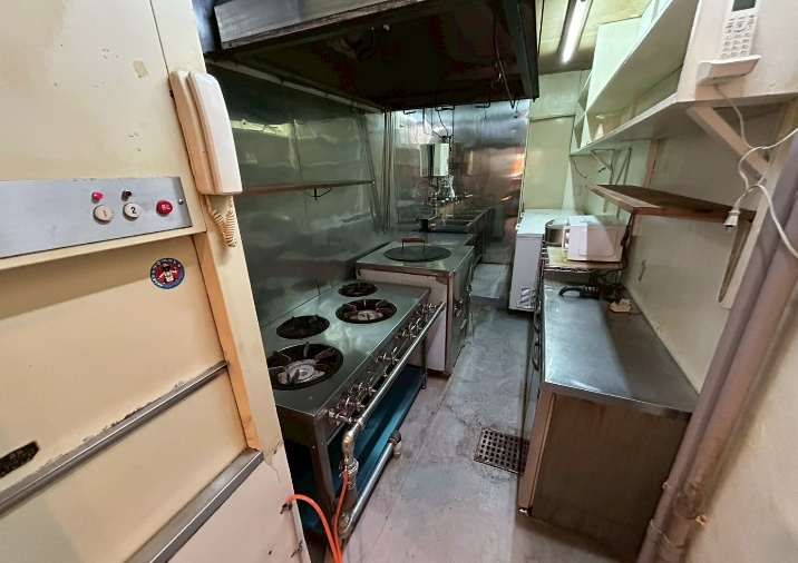 【大阪市阿倍野区 居抜き物件】御堂筋線・西田辺駅出口すぐ／重飲食可能な路面インドカレー店居抜き店舗