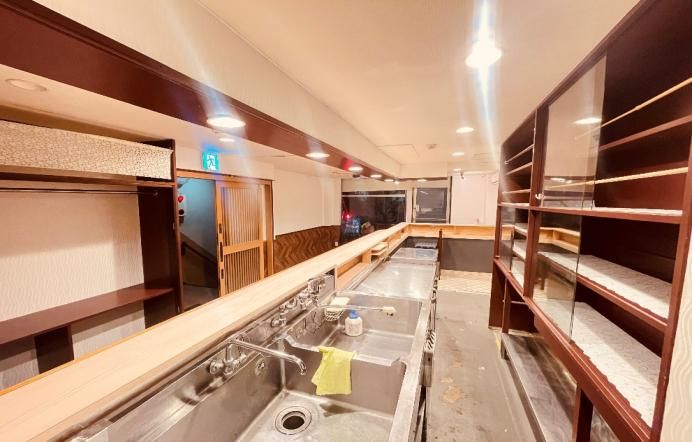 【川口市・西川口駅徒歩5分】並木通り沿い／夜で勝つ2階11坪・カラオケ可飲食居抜き