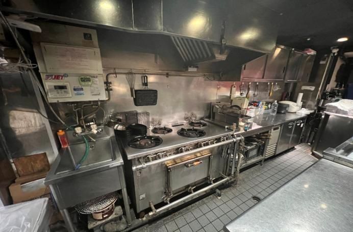 【新宿区】新宿御苑前駅徒歩2分/駅出てすぐ/人気エリア/ランチ・ディナー集客見込◎/居酒屋居抜き物件/約16.3坪