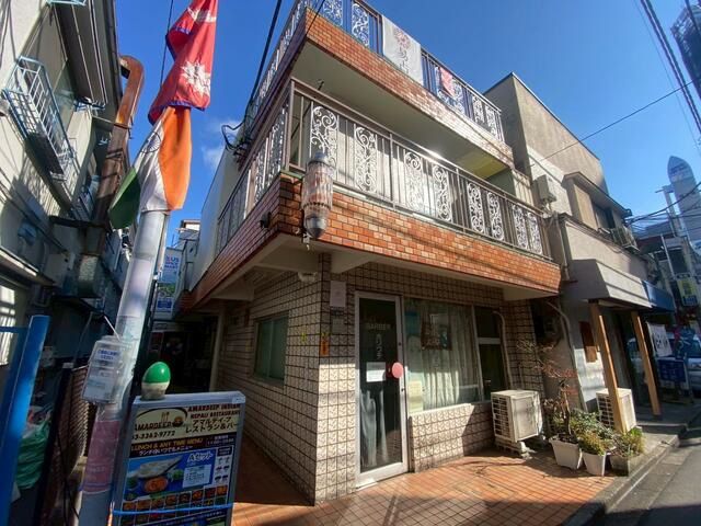 【新宿区・大久保駅1分】駅前×飲食可居抜き／角部屋で視認性良好／即営業可能な10坪店舗