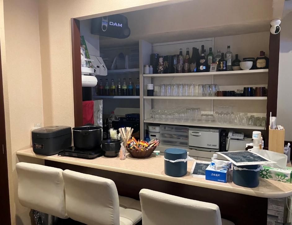 【新宿区歌舞伎町・新宿駅徒歩7分】バー居抜き物件／約9坪・地下1階／同業態即営業可／低コスト開業可能な小箱BAR