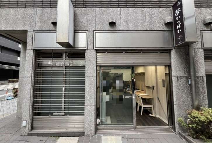 【新宿区・西新宿駅徒歩3分】オフィス街ランチ需要を狙う1階路面そば店居抜き物件／駅利用約8.9万人・約6.61坪