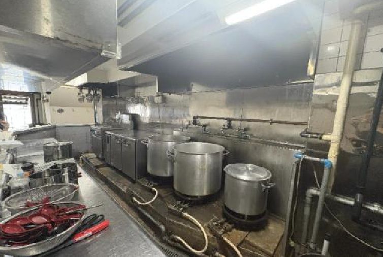 【横浜市港南区・上大岡駅徒歩1分】ターミナル駅至近の1階路面店ラーメン店居抜き物件／約13.7坪
