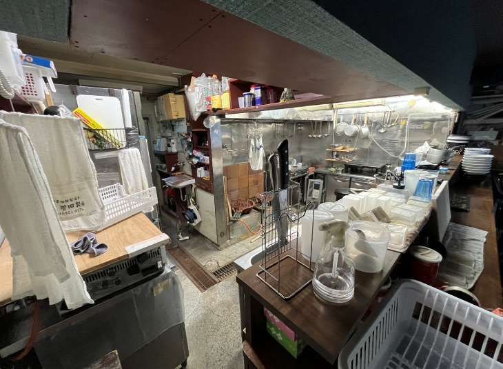 【横須賀市・津久井浜駅徒歩1分】賃料13.2万円の駅前通り1階路面8.64坪／周辺ラーメン店希少な小箱ラーメン店居抜き物件【京急久里浜線】