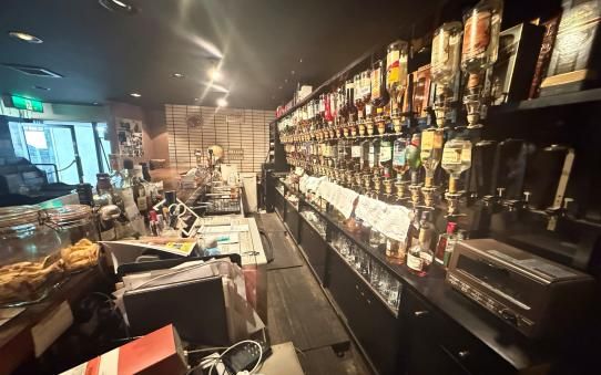 武蔵野市・武蔵境駅徒歩2分】駅南側・営業時間制限なしの2階バー居抜き物件／約12.83坪