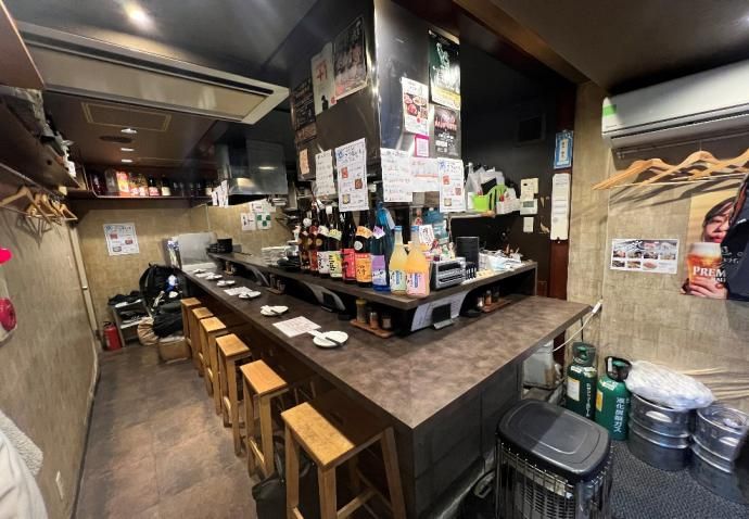 【港区】新橋駅徒歩2分／SL広場付近／内装美麗／焼き鳥店居抜き物件／約5.65坪