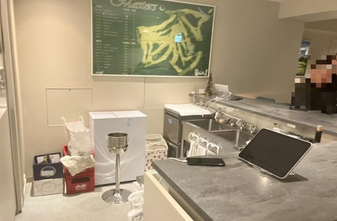 【港区】麻布十番駅徒歩2分／内装美麗なバー居抜き物件／テラス席あり／前業態ゴルフバー