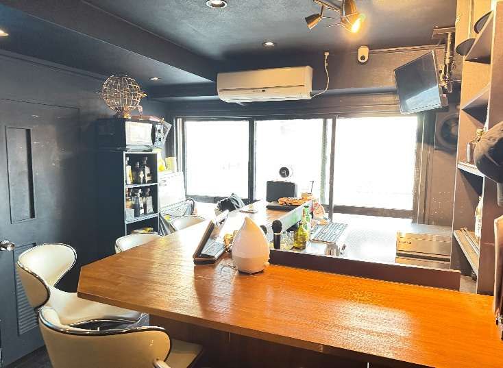 【港区・六本木駅徒歩6分】西麻布交差点至近のBAR居抜き物件／カラオケ可・個室付き・深夜営業向き14坪店舗