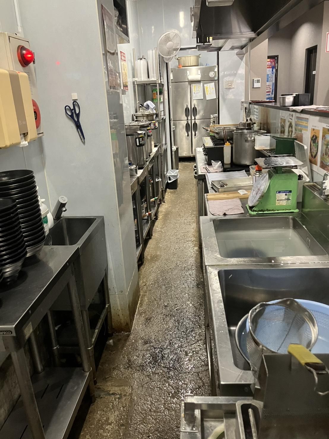 【横浜市神奈川区・白楽駅徒歩3分】旧綱島街道沿い1階のラーメン店居抜き物件／約18.49坪