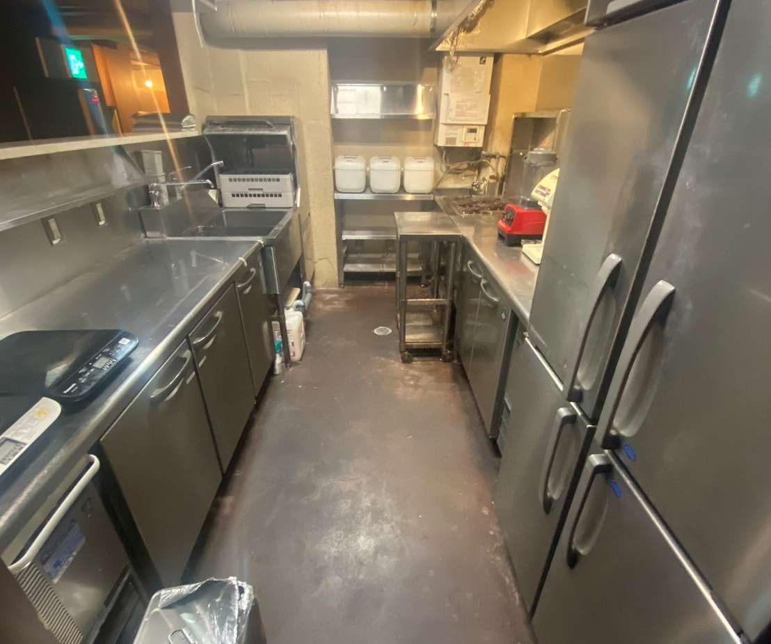 【神戸市中央区 元町駅 居抜き】徒歩4分・大丸前 三宮中央通り沿いの路面飲食店居抜き／レトロ喫茶内装・賃料値下げ