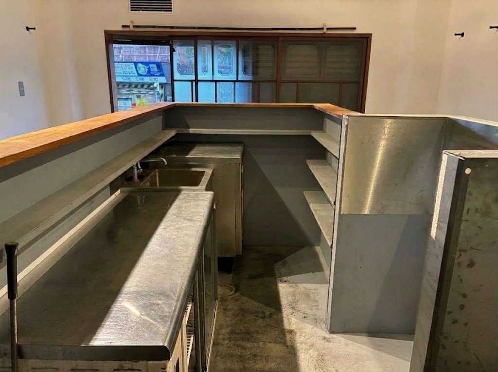 【神戸市中央区・元町駅徒歩5分】大幅条件変更！1階路面の小箱居酒屋居抜き／賃料18.15万円・約8.92坪