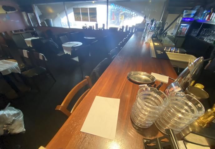 【福岡市】天神徒歩8分／天神大名エリアの2階／ガラス張りで視認性◎／バー居抜き物件／約12.97坪