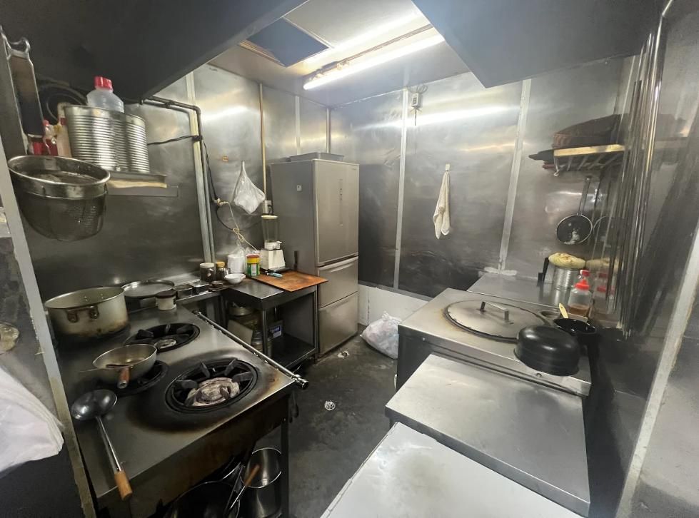 【練馬区・東武練馬 居抜き物件】徒歩4分／1階路面・視認性◎／川越街道沿い×生活導線で安定集客／ネパール料理店居抜き・低賃料で開業可（飲食店向け）