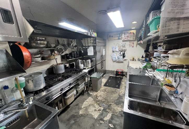 【聖蹟桜ヶ丘駅徒歩5分・多摩市】川崎街道沿いで視認性◎な間口が広い焼肉居抜き物件／約20.14坪