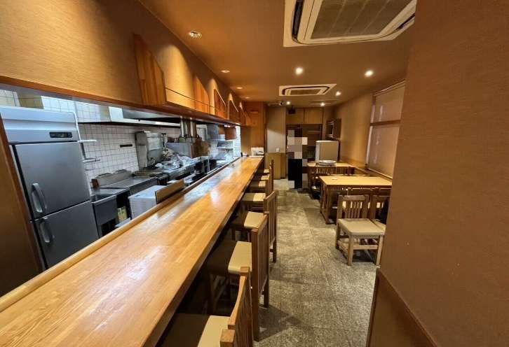 【葛飾区・新小岩駅徒歩3分】駅前導線の1階角地12坪／居酒屋・BAR向き内装美麗な小箱居抜き物件【造作相談】