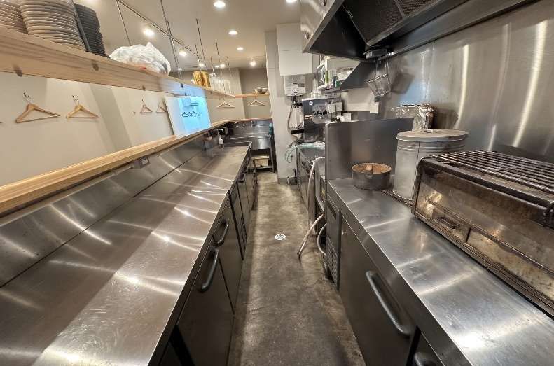 【西宮市・夙川駅徒歩2分】1階路面・約8.84坪の焼き鳥居酒屋居抜き物件